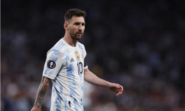 狂奔的人形机器人：挤掉